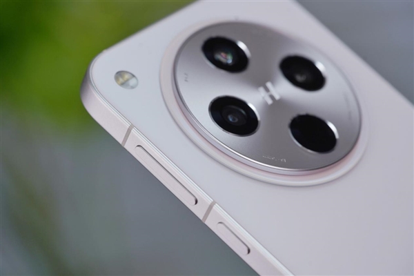 超窄物理四等邊屏幕！OPPO Find X8圖賞