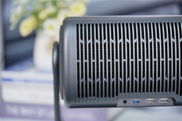 行業(yè)首創(chuàng)隔空指向遙控！當(dāng)貝F7 Pro投影儀圖賞