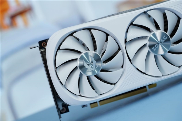 夢幻優(yōu)雅！索泰RTX 4070 Ti SUPER TRINITY OC月白圖賞