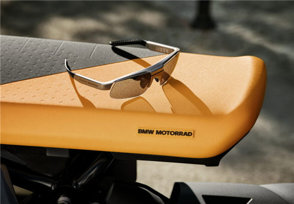 售價5400元 寶馬推出摩托車智能墨鏡：50度高溫也能用