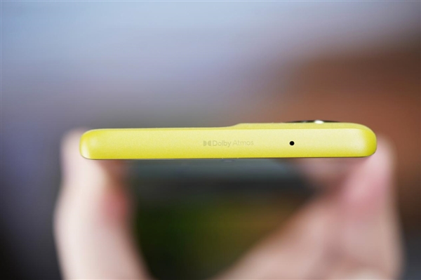 曲面屏+大電池只要1399元！moto S50 Neo圖賞