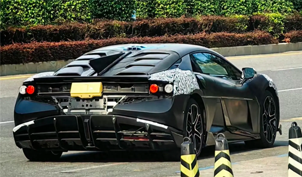 比亞迪百萬超跑！仰望U9路試諜照曝光：垂直尾翼霸氣十足