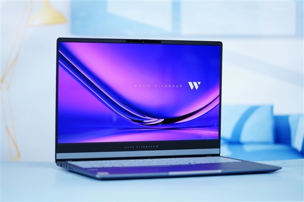 2.8K OLED高刷屏！華碩無畏Pro15 2024高能AI超輕薄本圖賞