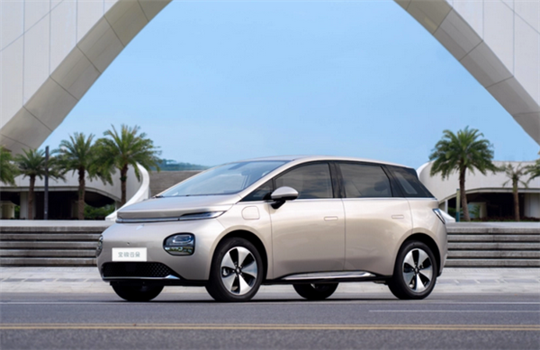 寶駿云朵“靈犀版”官宣！15 萬元內(nèi)支持高階智駕 9月26日上市