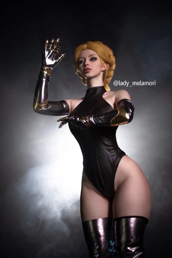 俄妹COS《原子之心》雙生舞伶 身材性感非常吸睛