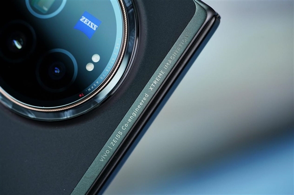 比iPhone 15 Pro Max還輕??！vivo X Fold 3 Pro圖賞