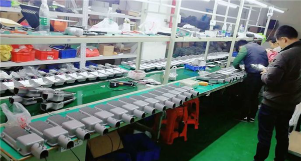 你能買到這么便宜的國產(chǎn)車 是因為車企把他們?nèi)抖d了