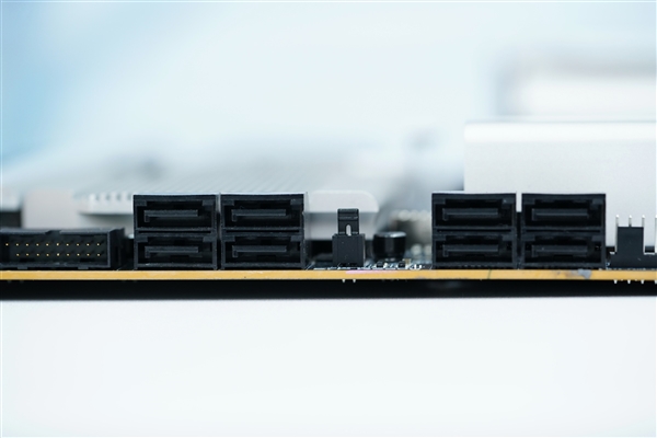 支持AMD銳龍線程撕裂者7000！技嘉TRX50 AERO D主板圖賞