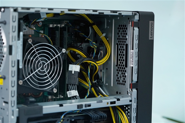 業(yè)界首款AMD全場景基礎工作站！聯(lián)想P358圖賞