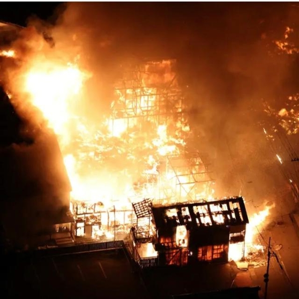 日本7.4級強震：火燃12小時 大量房屋夷為平地！核電站安全