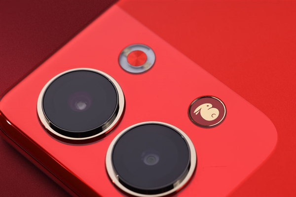 超級(jí)流暢的驍龍7系手機(jī)！OPPO Reno9兔年定制紅上手：《王者榮耀》幀率近乎一條直線