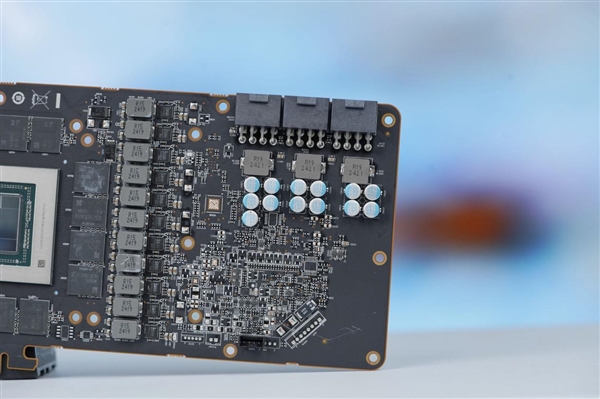 4K百幀旗艦！瀚鎧RX 7900 XTX顯卡圖賞