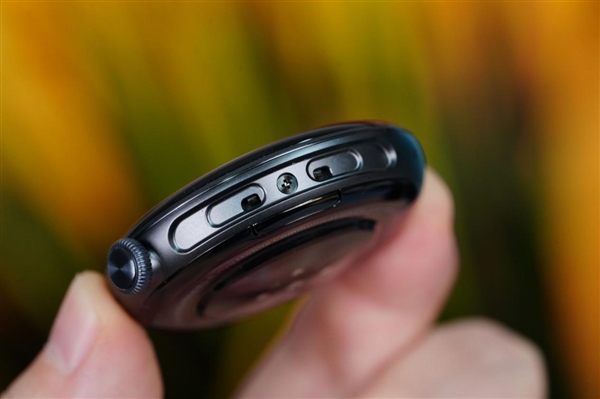 高顏值3D弧面表鏡！iQOO WATCH圖賞