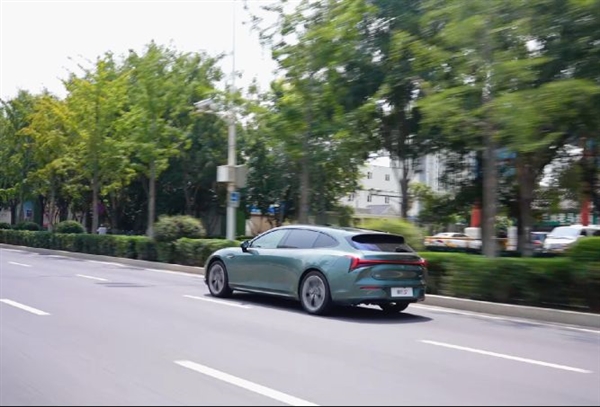 試駕哪吒S獵裝：個性、顏值、性能、實用通通滿足！