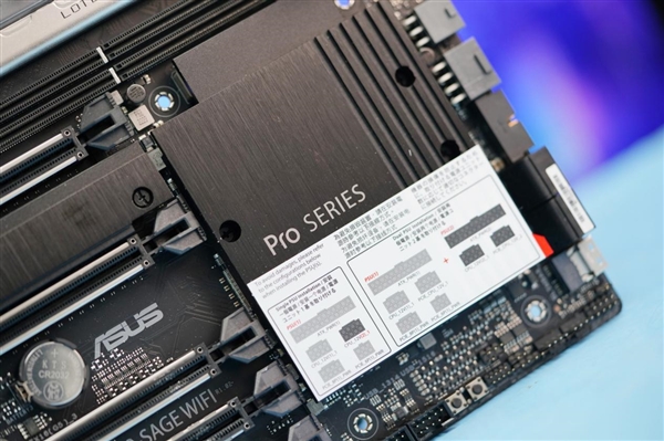 36相極致供電！華碩Pro WS TRX50-SAGE WIFI主板圖賞