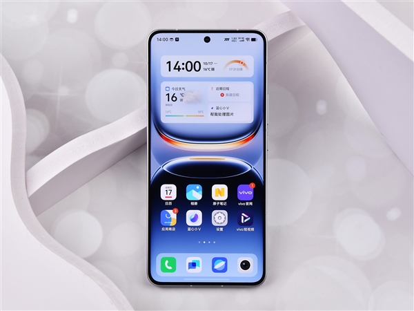 首發(fā)京東方2K Q10珠峰屏 iQOO 13正面照解禁