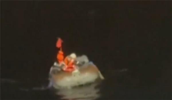 駕船看鯨魚(yú)失聯(lián) 俄一男子漂流67天獲救：體重驟減100斤