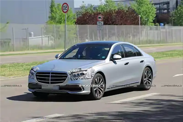 首次配備副駕駛娛樂(lè)屏？全新奔馳S級(jí)曝光