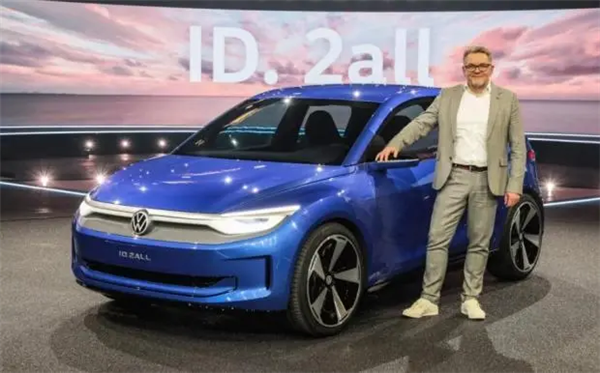 英國(guó)推遲燃油車禁令：中美歐到底誰(shuí)是小丑？