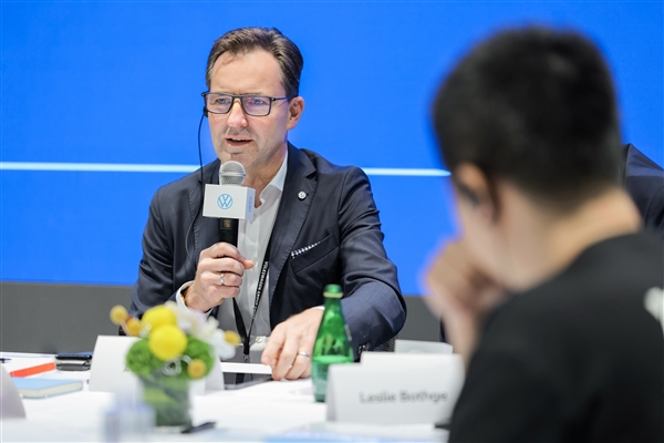 十問(wèn)大眾汽車(chē)CEO：新合資模式、小鵬地平線和中國(guó)競(jìng)爭(zhēng)藍(lán)圖