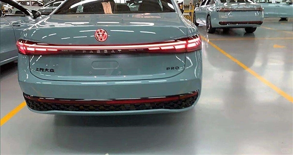 兩幅面孔看齊途觀L PRO：全新國產(chǎn)大眾帕薩特PRO實(shí)車曝光