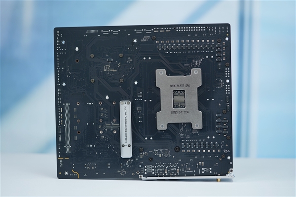 支持AMD銳龍線程撕裂者7000！技嘉TRX50 AERO D主板圖賞