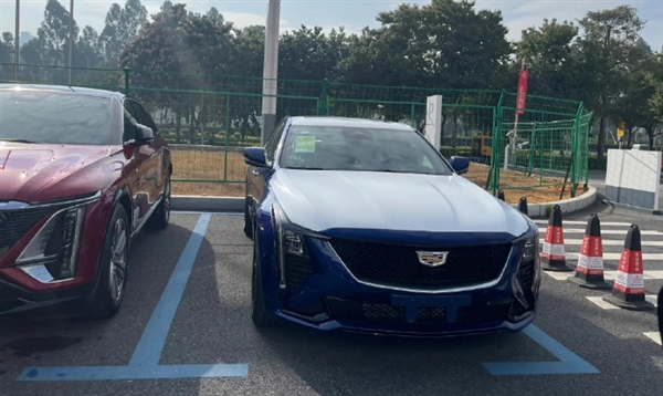 年輕人的第一輛后驅(qū)轎跑！全新凱迪拉克CT5實車曝光