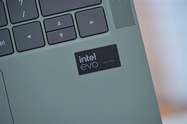 全球首發(fā)磁吸攝像頭！榮耀MagicBook Art 14圖賞