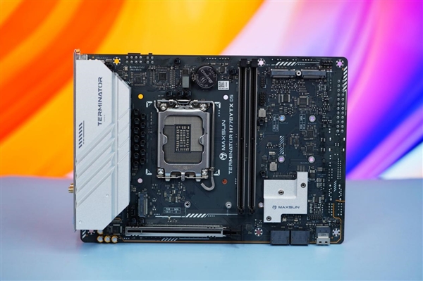 正面沒有一根線！銘瑄H770YTX D5 WIFI主板圖賞