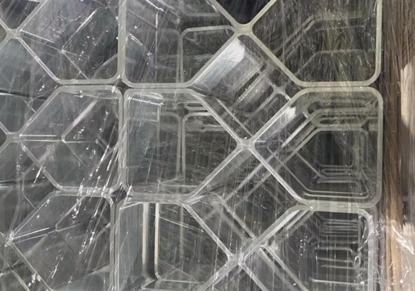 迄今為止最龐大的公版顯卡來了？RTX 4090Ti/Titan曝光