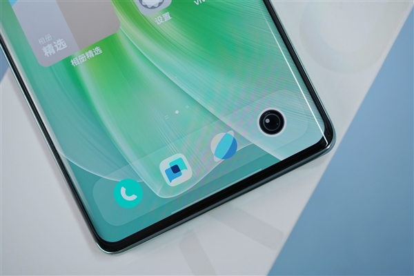 vivo史上最輕薄5000mAh手機(jī)！vivo Y100圖賞