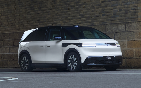 旋轉座椅+對開門 極氪為啥要做MIX