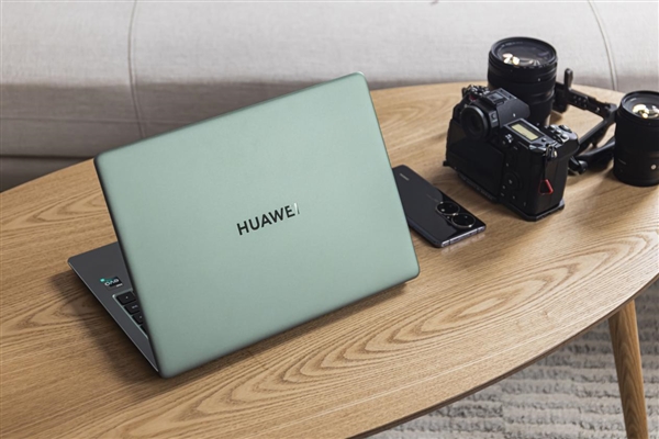 華為感恩回饋季：旗艦筆記本千元鉅惠 1TB大存儲優(yōu)惠一步到位