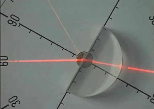 《三體》又成真！科學(xué)家試圖用太陽(yáng)廣播找外星人