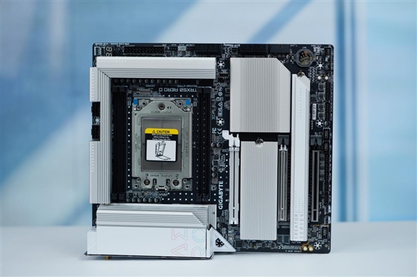 支持AMD銳龍線程撕裂者7000！技嘉TRX50 AERO D主板圖賞