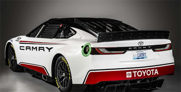 取消車門 換裝5.9L V8發(fā)動機(jī)：史上最強(qiáng)豐田凱美瑞誕生！