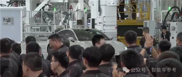 因被美國制裁而再次創(chuàng)業(yè)：小米將要打造地表最強(qiáng)四門車！