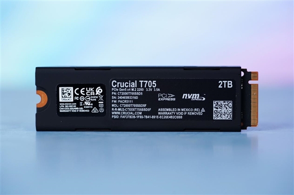 狂飆14500MB/s！英睿達(dá)T705 PCIe 5.0 SSD圖賞