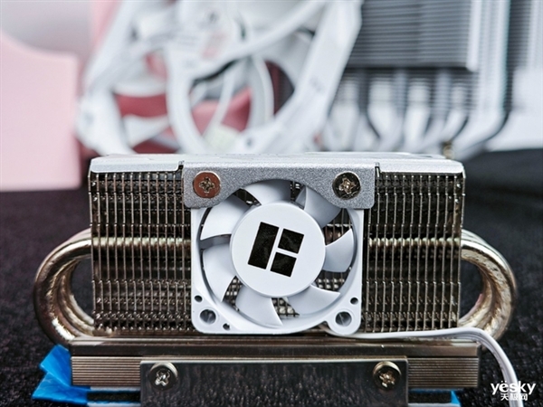 徹底解決高性能SSD過熱問題！利民HR-10 2280 PRO散熱器上手