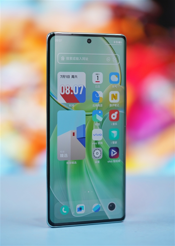 vivo史上最輕薄5000mAh手機(jī)！vivo Y100圖賞