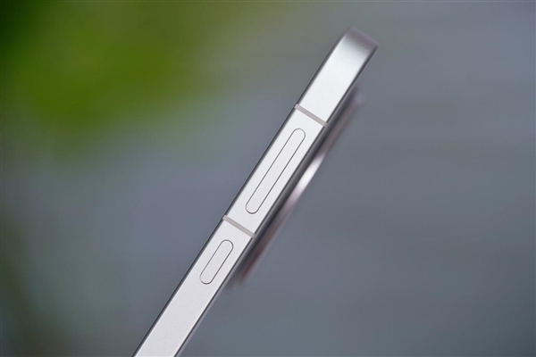 超窄物理四等邊屏幕！OPPO Find X8圖賞