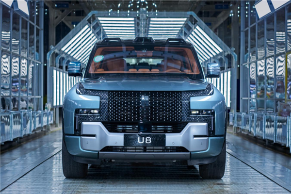 比亞迪仰望U8豪華版首批量產(chǎn)車正式下線：5款顏色 上市價格為109.8萬元