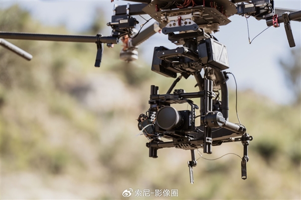 索尼剛發(fā)布的9999元微單A6700解開(kāi)封印：都裝在無(wú)人機(jī)上了