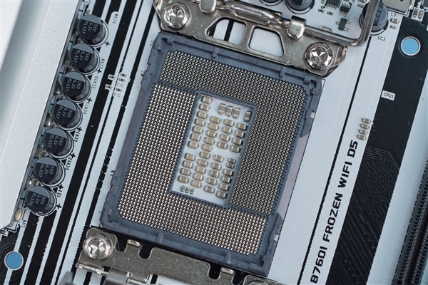 14代酷睿座駕！七彩虹CVN B760I FROEN WIFI D5 V20登陸艦圖賞