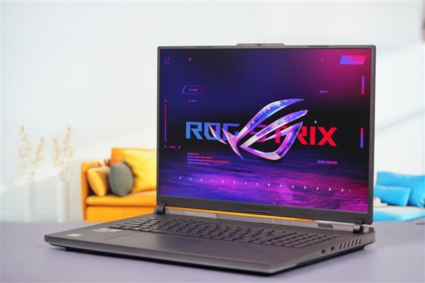 18英寸大屏+RTX 40系顯卡！ROG槍神7 Plus超競版圖賞