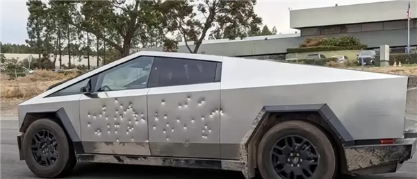 首批交付的特斯拉賽博皮卡：已經(jīng)開始生銹了