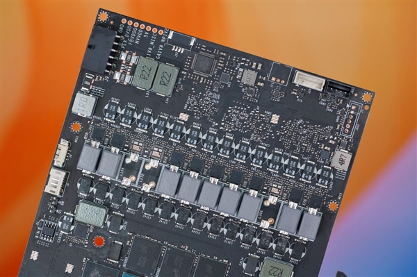 可拆卸透明外殼！影馳GeForce RTX 4080 SUPER星曜圖賞