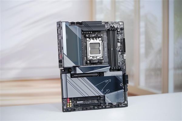 AI自動超頻！技嘉X870E AORUS MASTER超級雕主板圖賞
