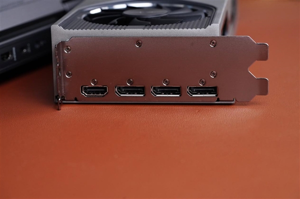 7nm工藝、7GB顯存！摩爾線程MTT S70圖賞