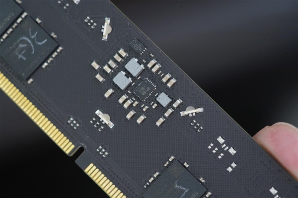 水晶般奪目！芝奇皇家戟DDR5-7200 24GB內存圖賞